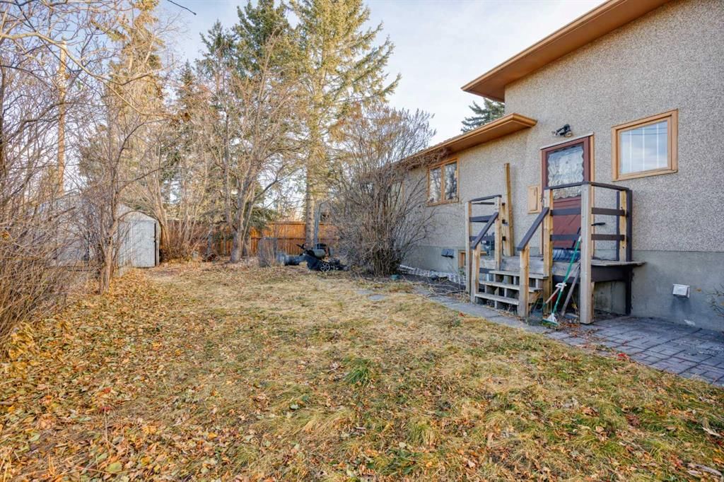 58 Canyon Drive NW, Calgary — photo 3 of 5