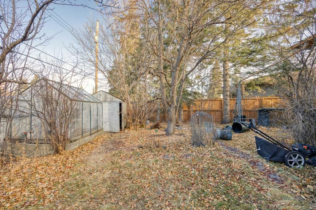 58 Canyon Drive NW, Calgary — photo 4 of 5