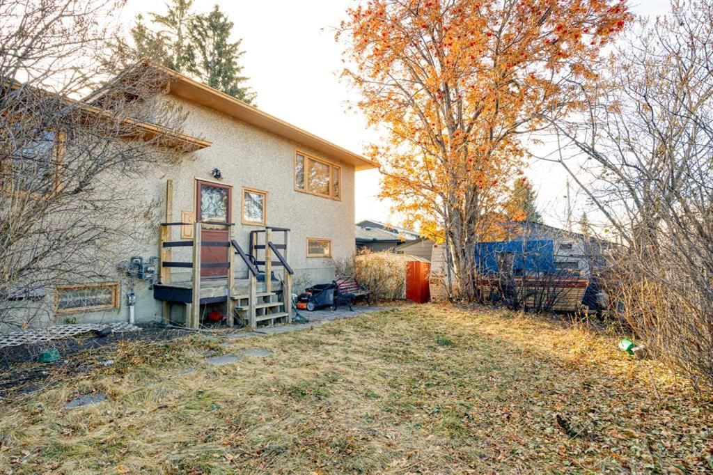 58 Canyon Drive NW, Calgary — photo 5 of 5