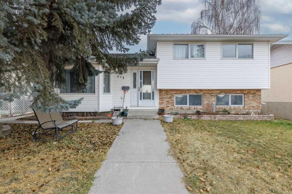 312 Queensland Road SE, Calgary — photo 2 of 41
