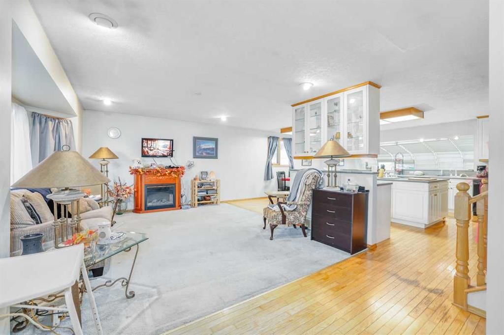 312 Queensland Road SE, Calgary — photo 4 of 41