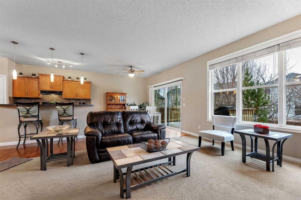 136 Copperfield Close SE, Calgary — photo 4 of 35