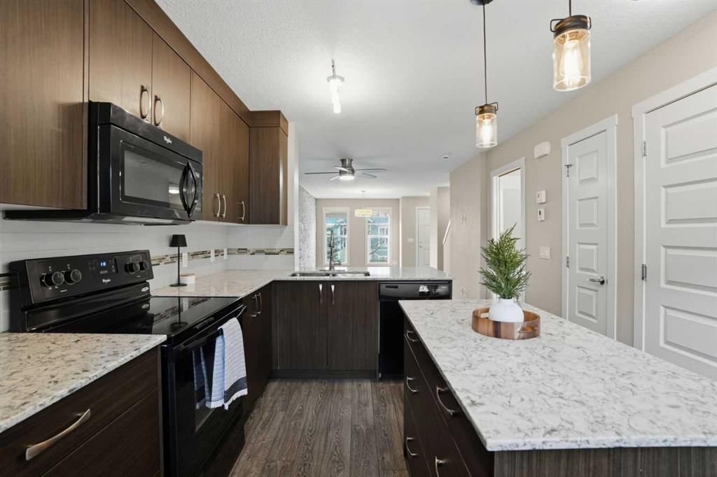 216 Auburn Bay Circle SE, Calgary — photo 5 of 18