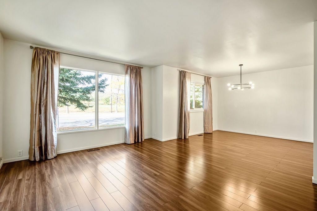588 Strathcona Drive SW, Calgary — photo 3 of 32