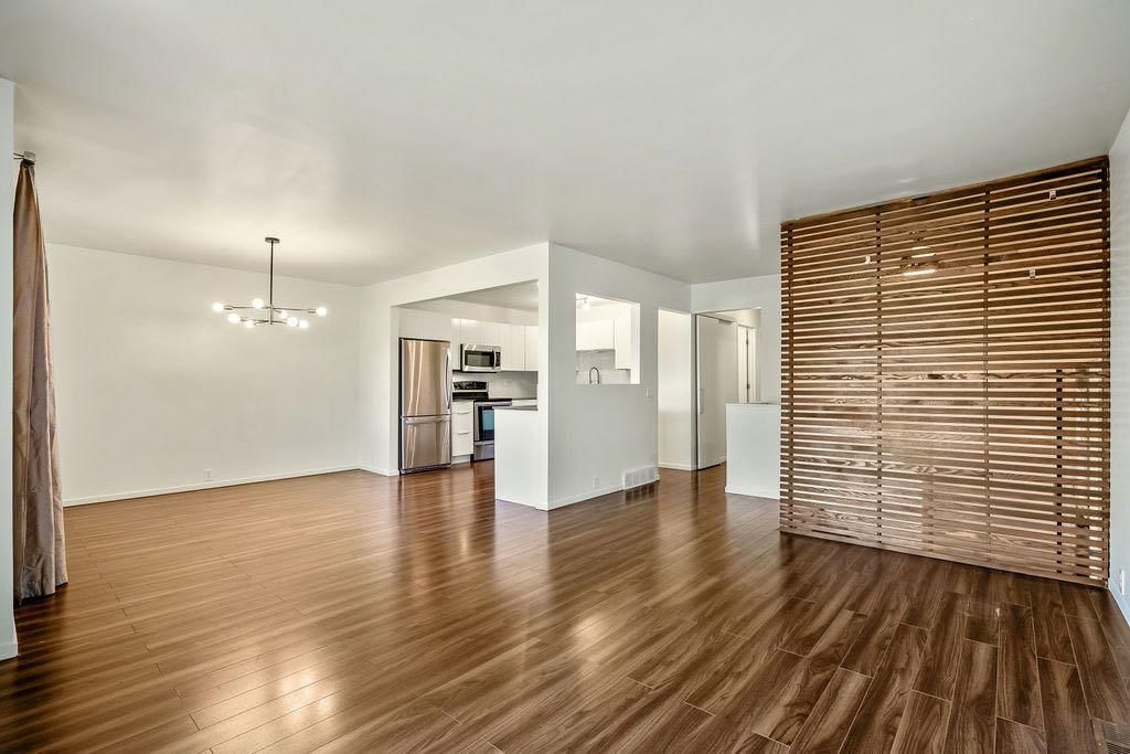 588 Strathcona Drive SW, Calgary — photo 4 of 32
