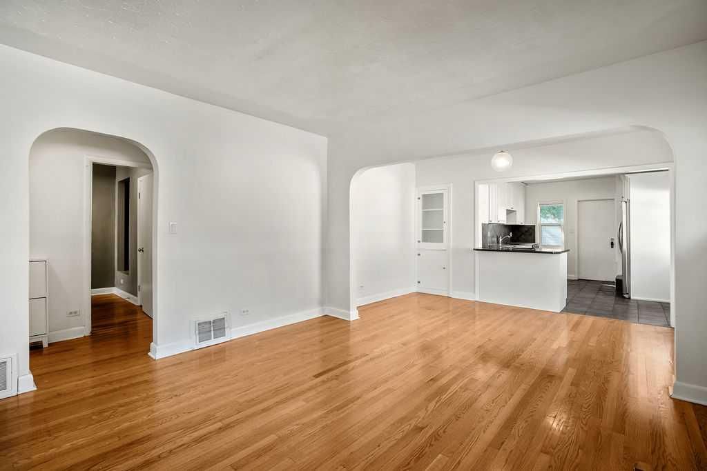 453 22 Avenue NW, Calgary — photo 3 of 35