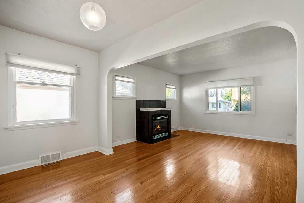 453 22 Avenue NW, Calgary — photo 4 of 35