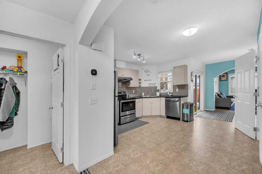 144 Saddlecrest Place NE, Calgary — photo 4 of 38