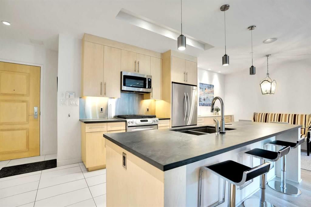 205, 701 3 Avenue SW, Calgary — photo 5 of 46