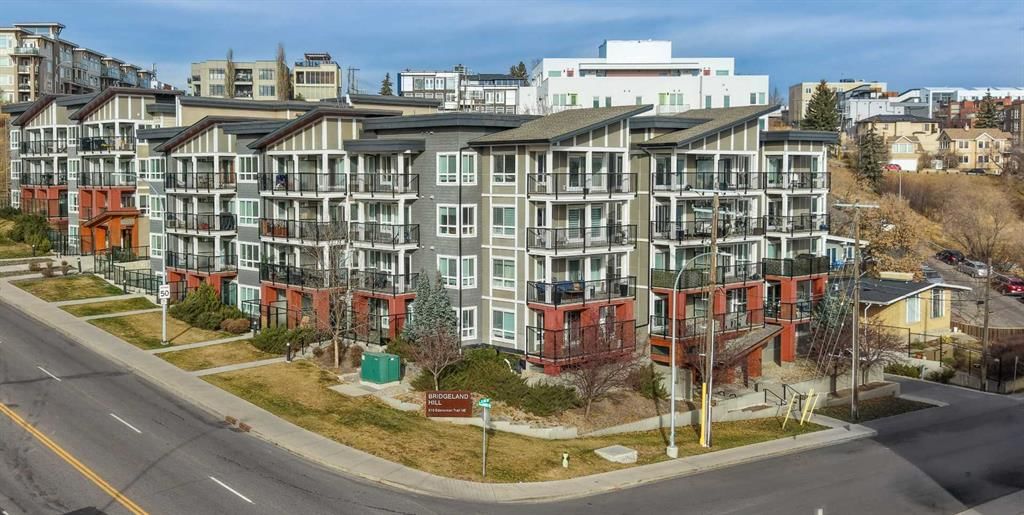 4, 510 Edmonton Trail NE, Calgary — main listing photo