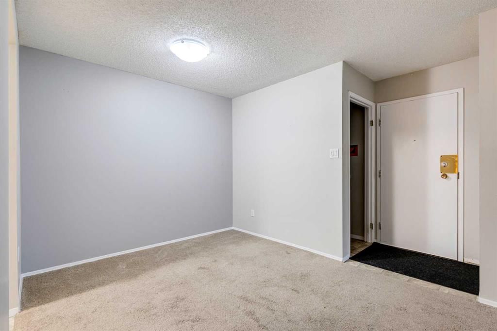 7202, 315 Southampton Drive SW, Calgary — photo 3 of 31