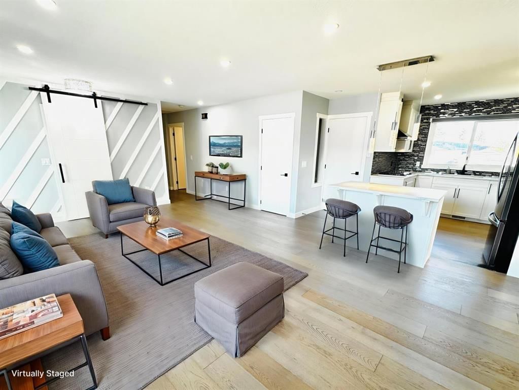 10304 Elbow Drive SW, Calgary — photo 3 of 24