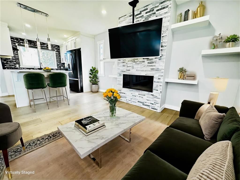 10304 Elbow Drive SW, Calgary — photo 4 of 24
