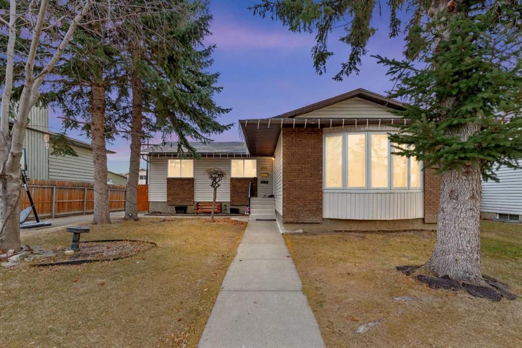 428 Templeton Road NE, Calgary — main listing photo