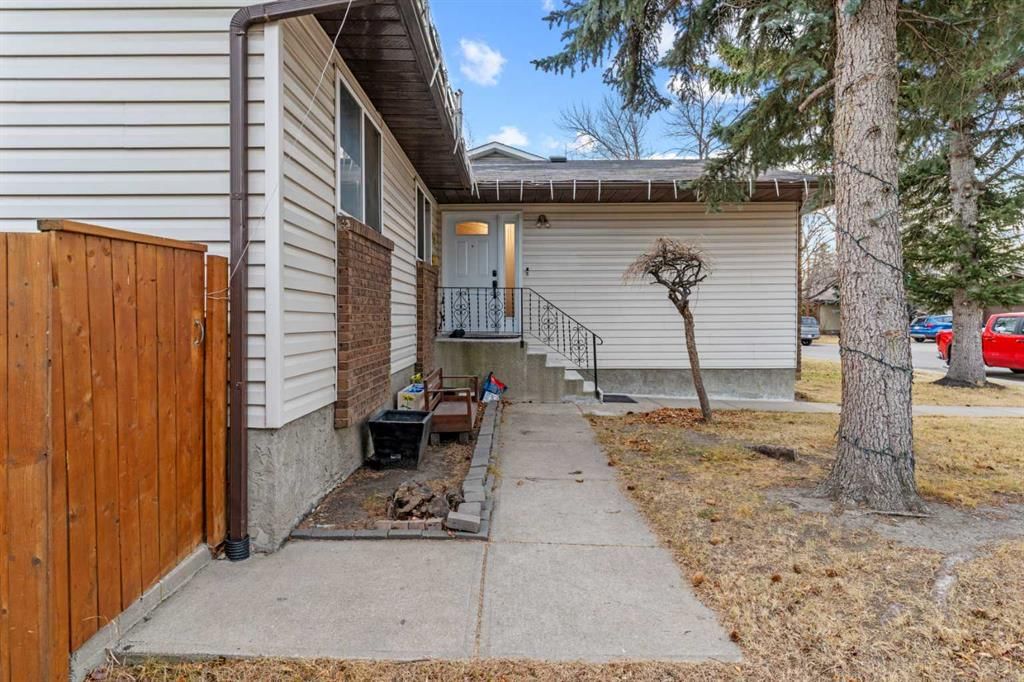 428 Templeton Road NE, Calgary — photo 2 of 41