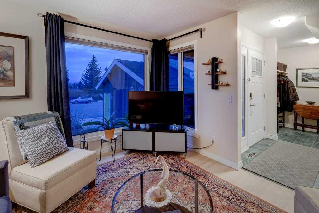 60 Hawkville Place NW, Calgary — photo 4 of 48