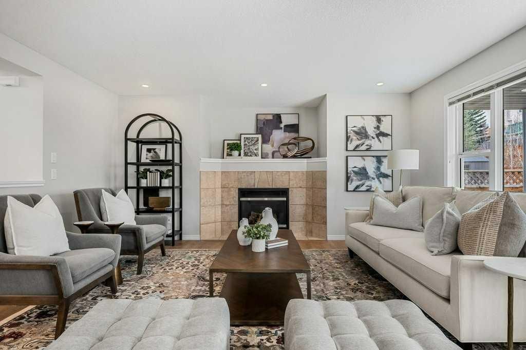 48 Panamount Crescent NW, Calgary — photo 4 of 50