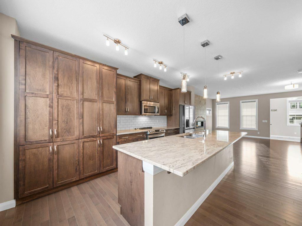 1023 Evanston Drive NW, Calgary — photo 2 of 44