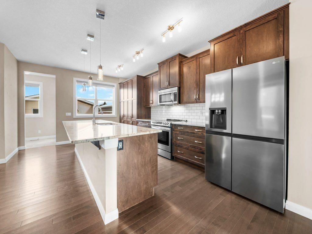 1023 Evanston Drive NW, Calgary — photo 3 of 44
