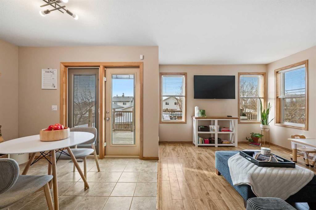 306 Coventry Road NE, Calgary — photo 3 of 50