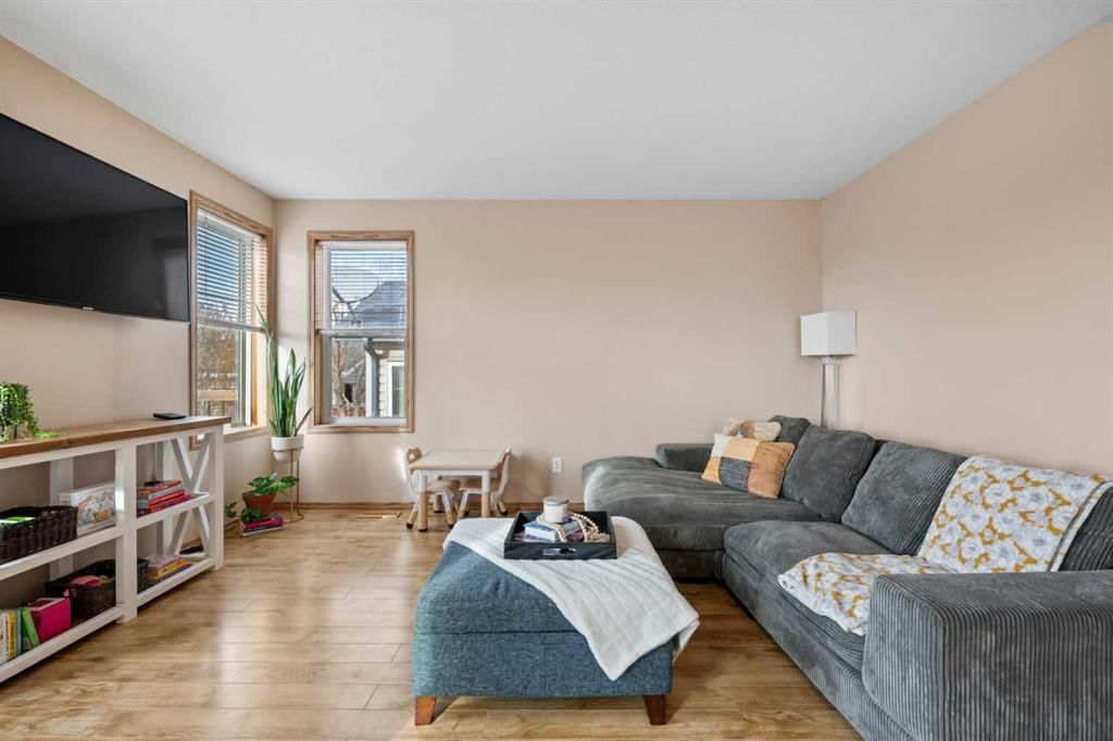 306 Coventry Road NE, Calgary — photo 4 of 50