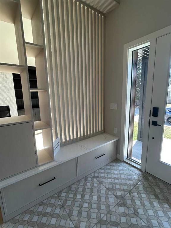 5616 Lodge Crescent SW, Calgary — photo 2 of 38