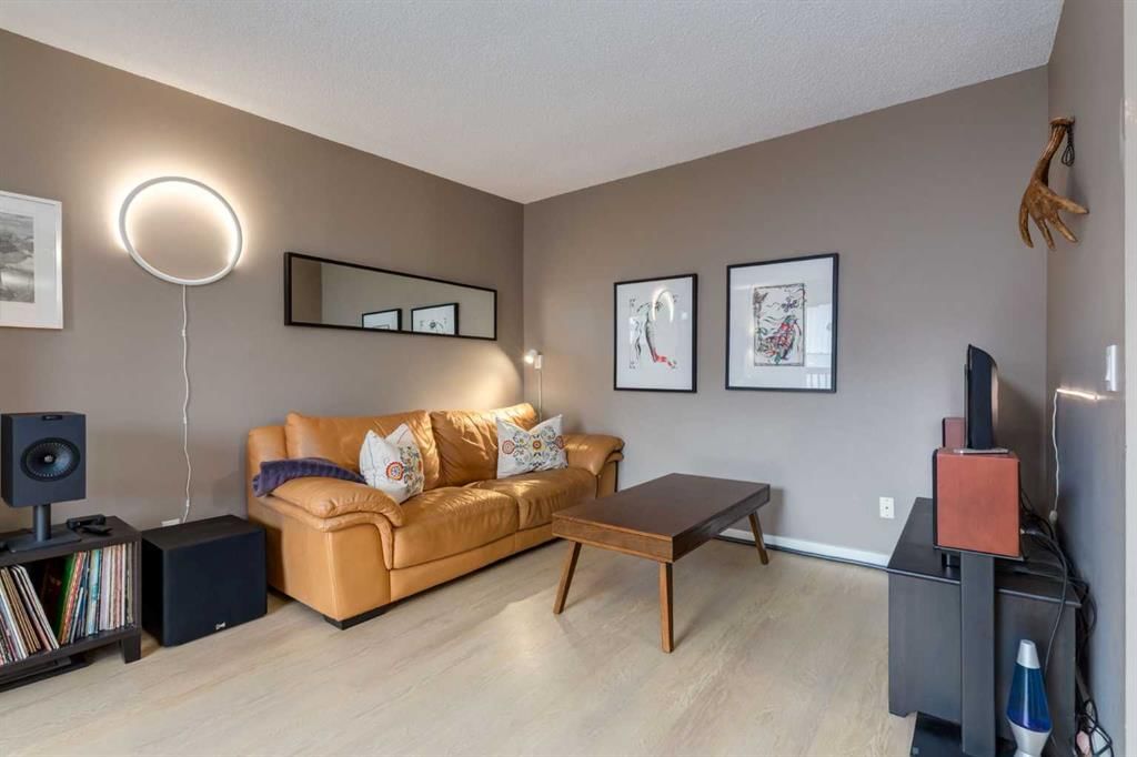 D, 4528 73 Street NW, Calgary — photo 5 of 30