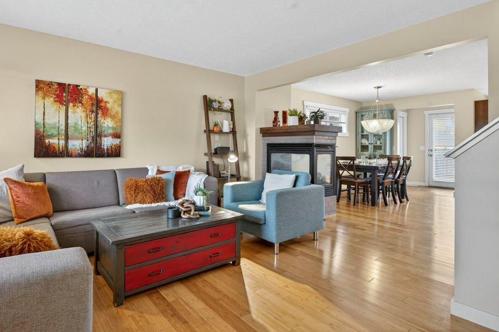 18 West Coach Road SW, Calgary — photo 2 of 28