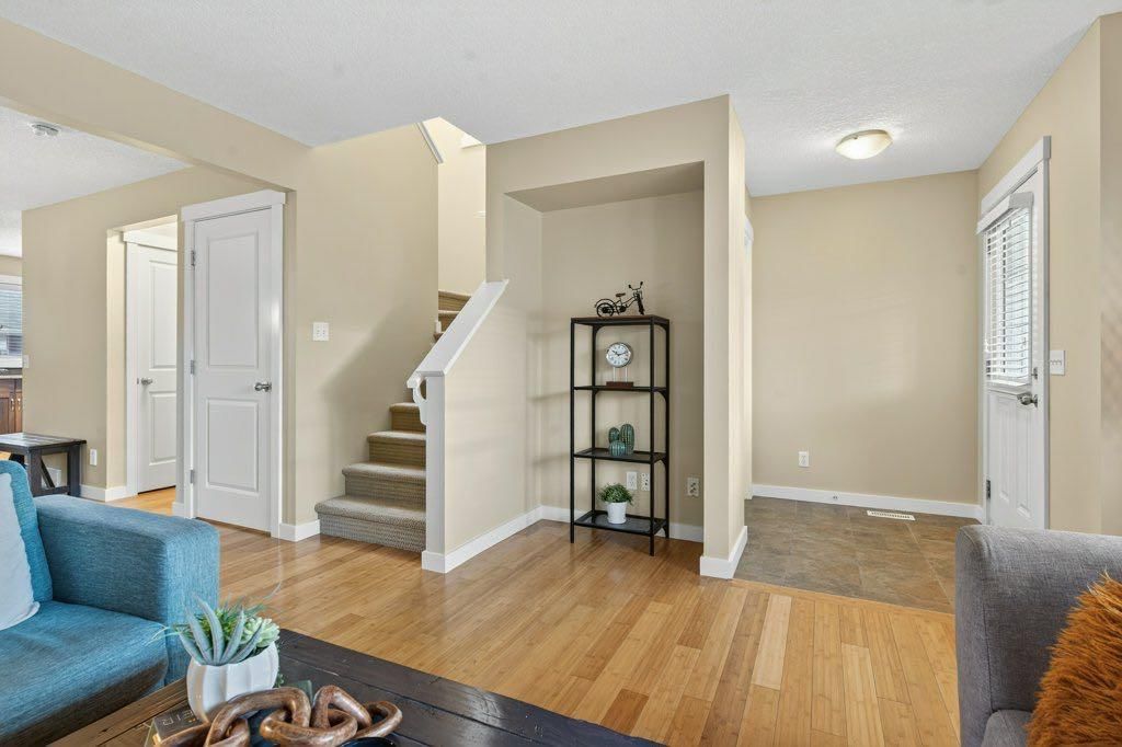 18 West Coach Road SW, Calgary — photo 4 of 28