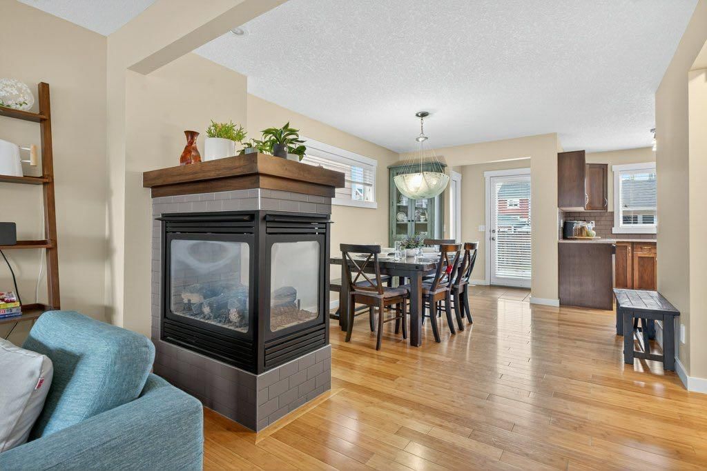 18 West Coach Road SW, Calgary — photo 5 of 28