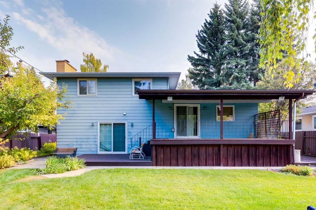 11107 Southdale Road SW, Calgary — photo 2 of 50