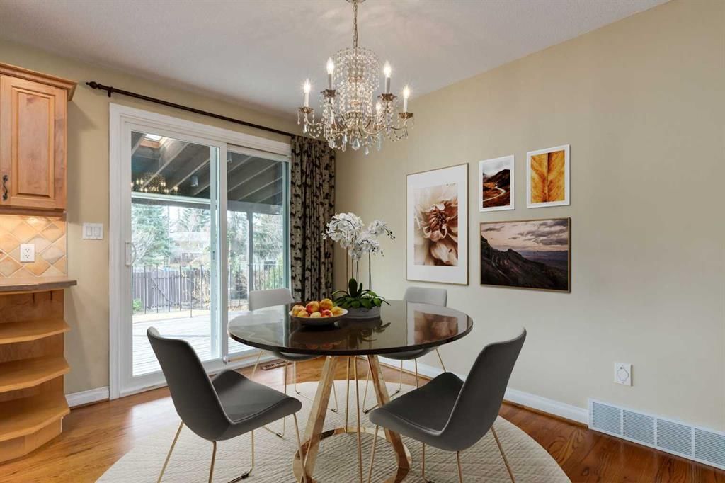 11107 Southdale Road SW, Calgary — photo 4 of 50