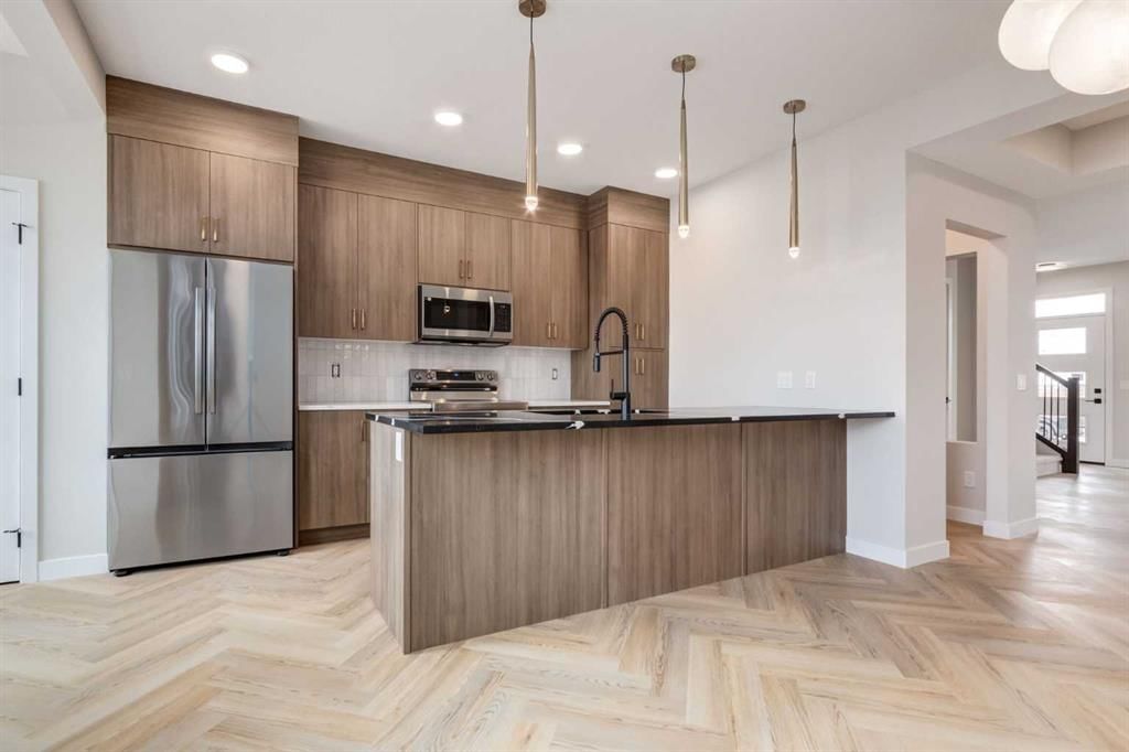 124 Heartwood Lane SE, Calgary — main listing photo