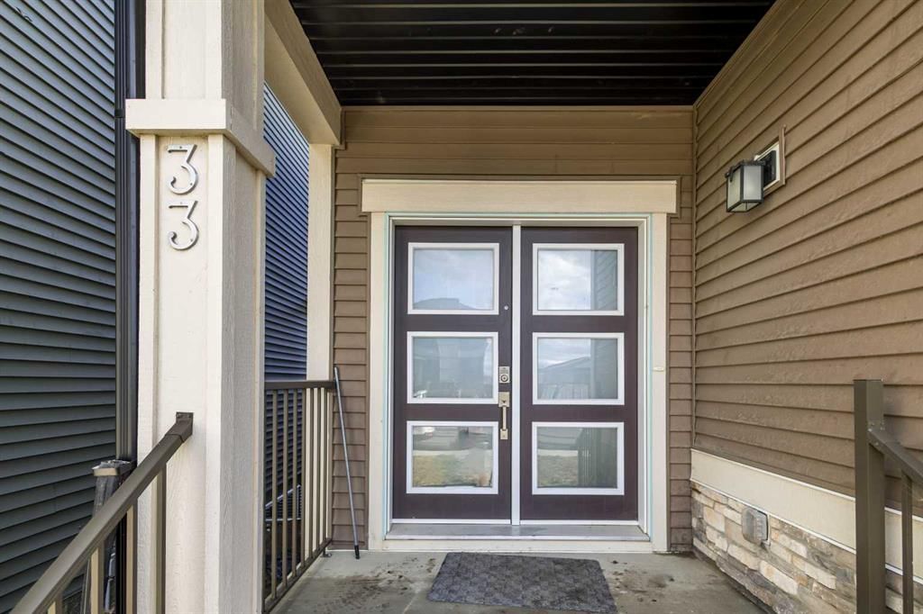 33 Homestead Crescent NE, Calgary — photo 3 of 35