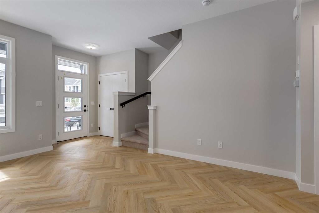 7133 Rangeview Avenue SE, Calgary — photo 5 of 35