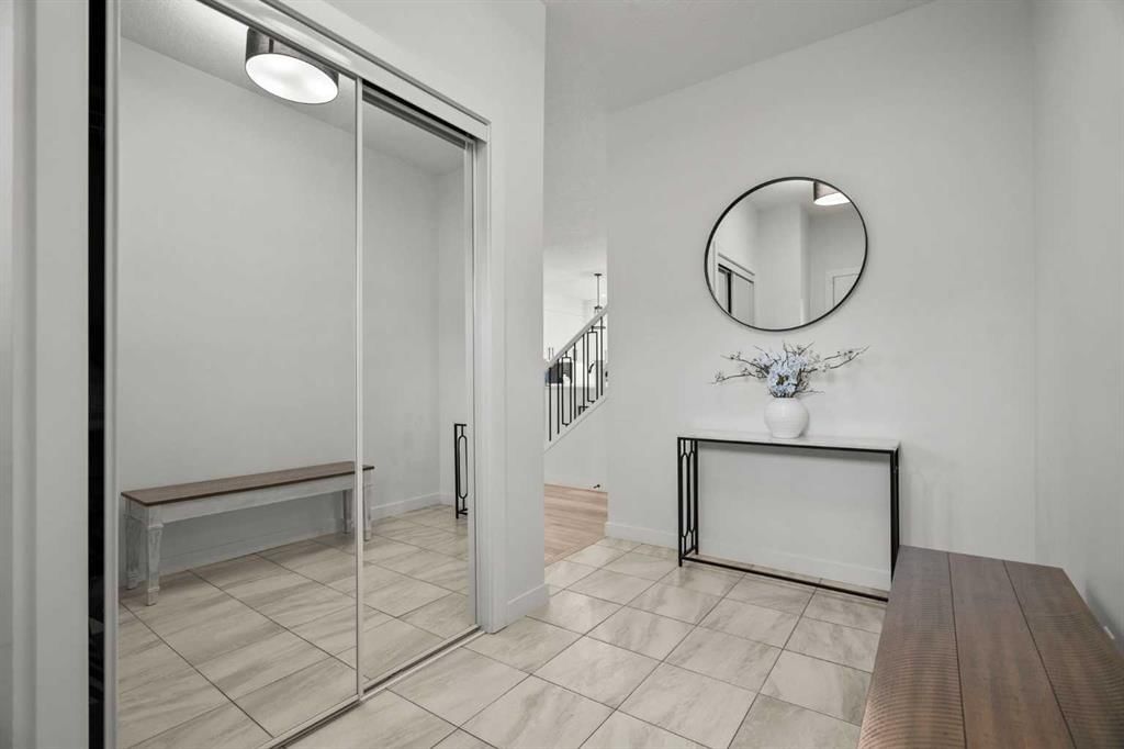 61 Carringsby Way NW, Calgary — photo 4 of 50