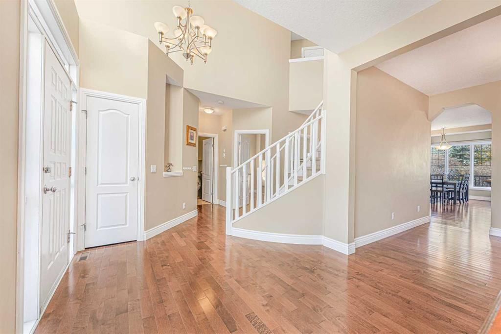 10 Tusslewood Heights NW, Calgary — photo 3 of 49