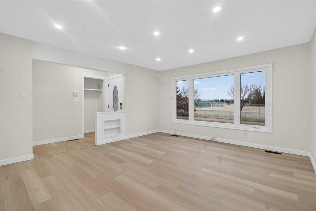 4411 53 Street NW, Calgary — photo 5 of 38