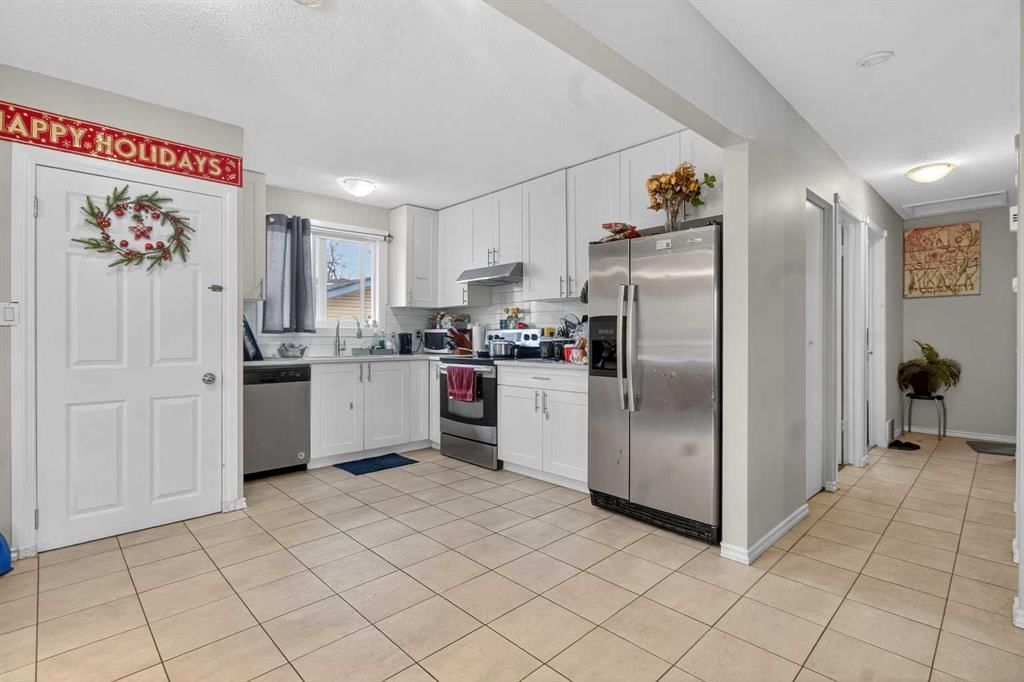 303 Whiteview Road NE, Calgary — photo 3 of 26
