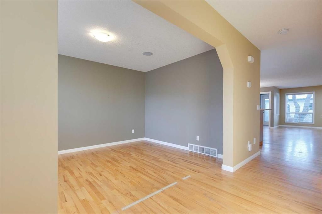 826 18 Avenue NW, Calgary — photo 4 of 26