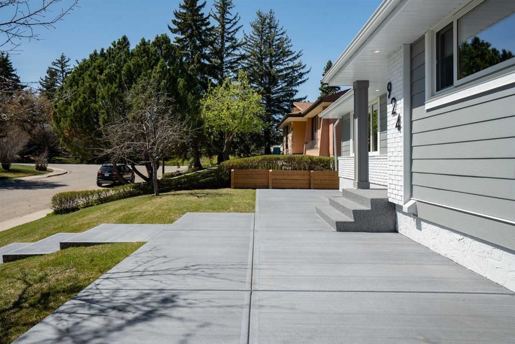 924 Canna Crescent SW, Calgary — photo 2 of 48