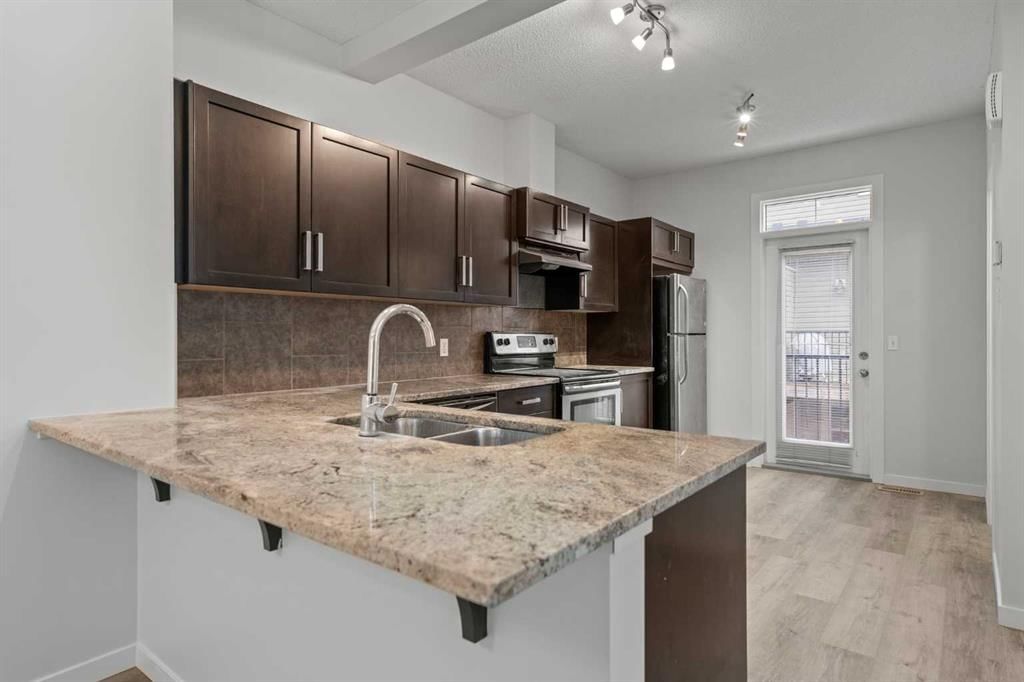 39 New Brighton Point SE, Calgary — photo 3 of 28