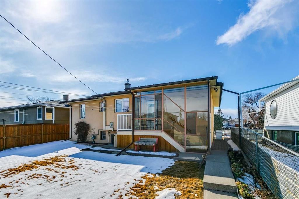 1228 Richland Road NE, Calgary — photo 3 of 30