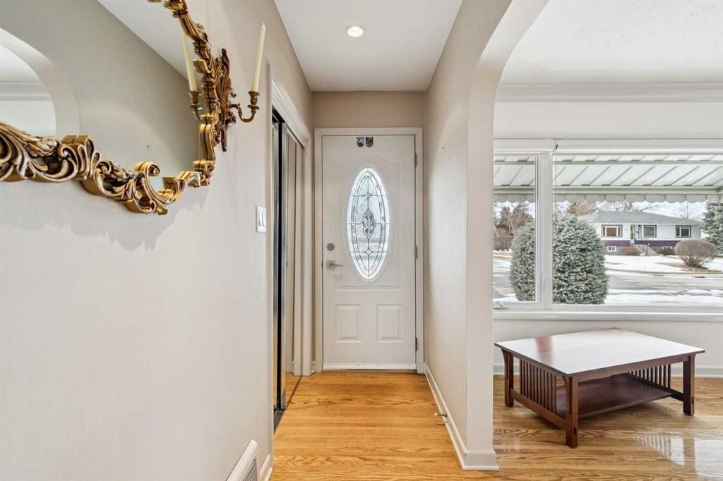 1228 Richland Road NE, Calgary — photo 4 of 30