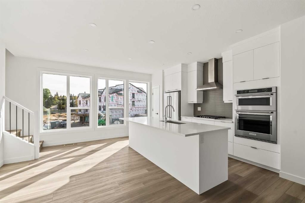 2507 Sovereign Crescent SW, Calgary — photo 5 of 32