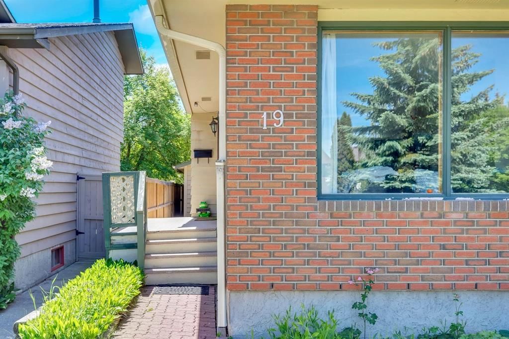 19 Shawmeadows Gate SW, Calgary — photo 4 of 43