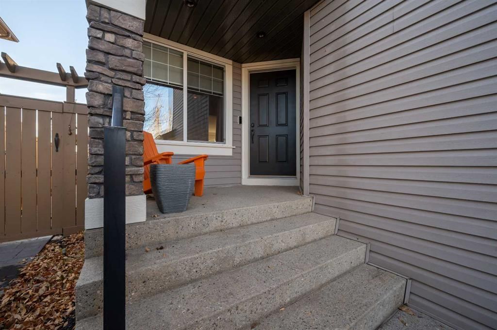 82 Chapalina Close SE, Calgary — photo 2 of 38