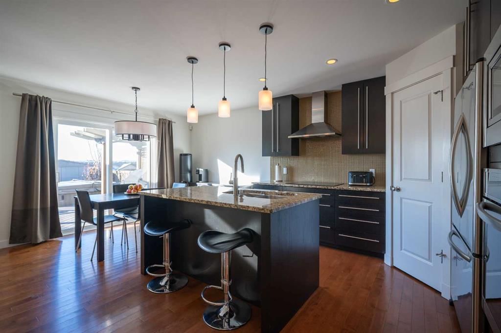 82 Chapalina Close SE, Calgary — photo 3 of 38