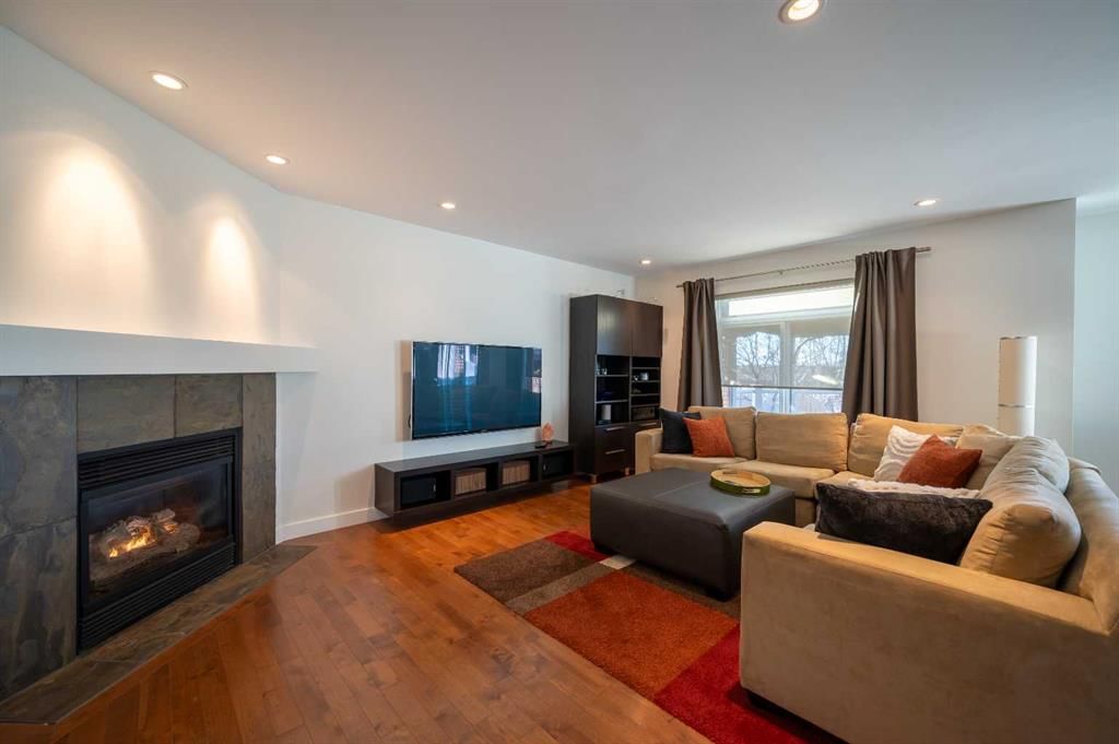 82 Chapalina Close SE, Calgary — photo 4 of 38