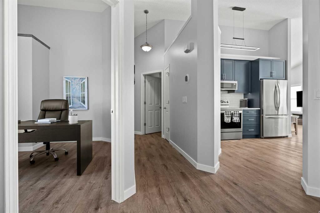 49 Somerside Close SW, Calgary — photo 5 of 46